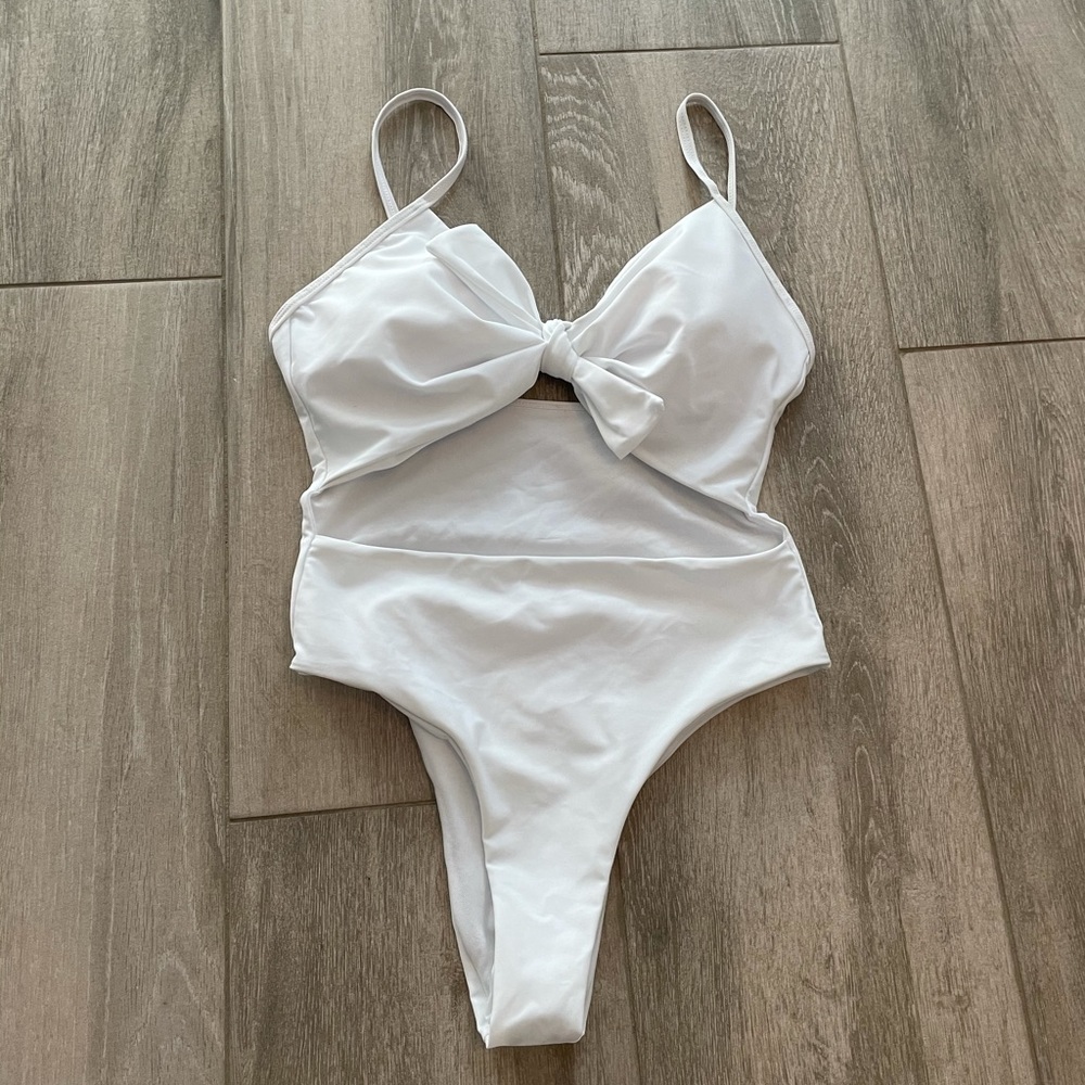 Women’s Cut Out One Piece Bathing Suit